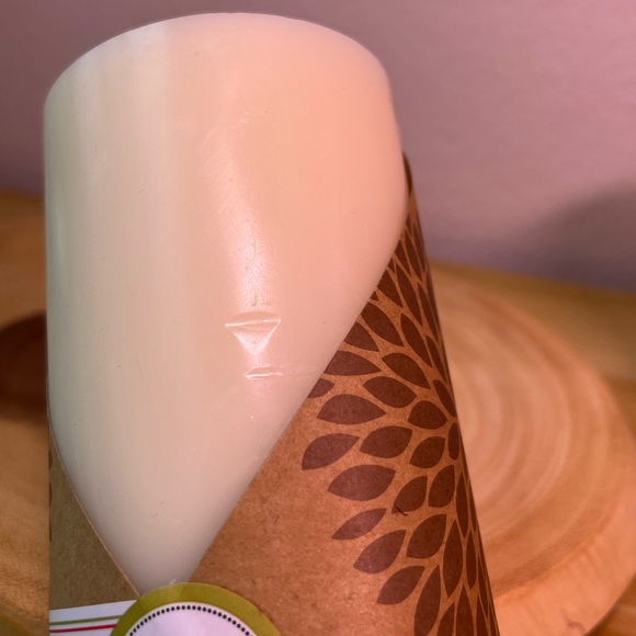 Debi Lilly Natural Beeswax Large Pillar candles - Picture 8 of 8